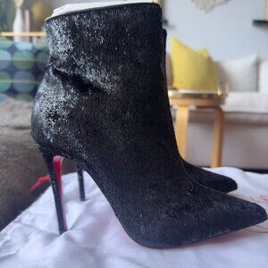 Christian Louboutin So Kate Booty in Velours Papillon